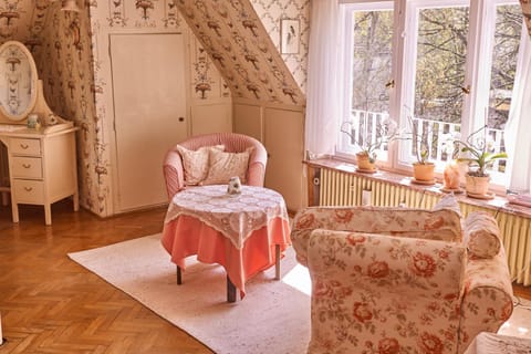 Seating area, Bedroom, Inner courtyard view