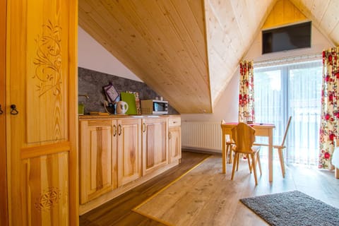 Kitchen or kitchenette, Photo of the whole room, Dining area