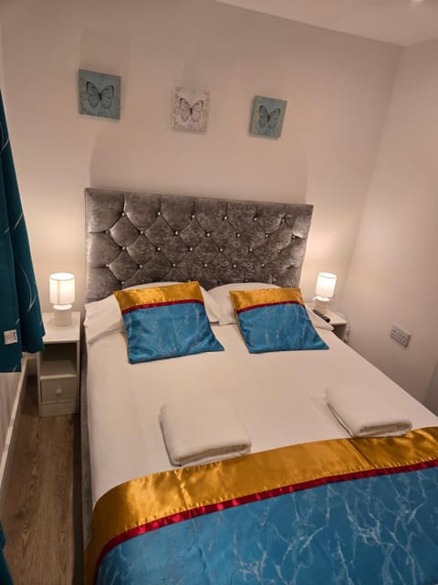 Cosy Self-Contained Studio in Salford Manchester - Newly Renovated Bed and Breakfast in Salford