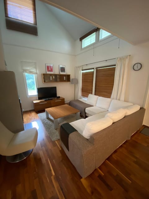 Communal lounge/ TV room, TV and multimedia, Living room, Seating area