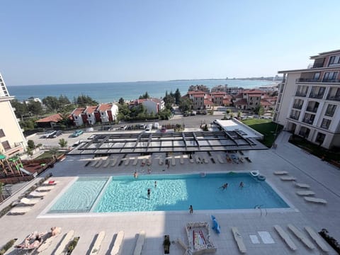 Pool view, Sea view, Swimming pool, sunbed
