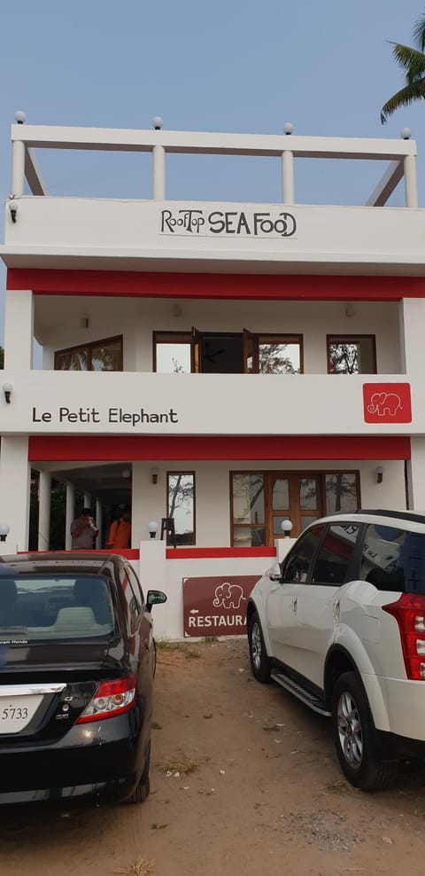 Petit Elephant Hotel in Vypin