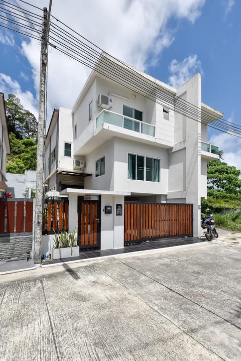 Modern House Patong Hill - 7 beds - Kitchen Maison in Patong