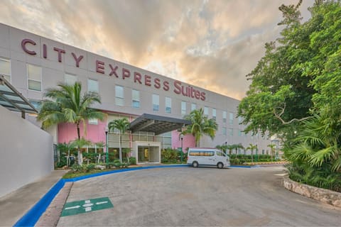 City Express Suites by Marriott Playa del Carmen Aparthotel in Playa del Carmen