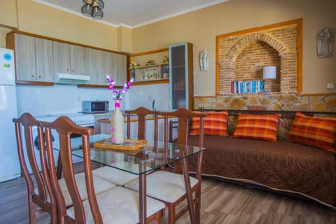 Laura Beach House Apartment in Katastari