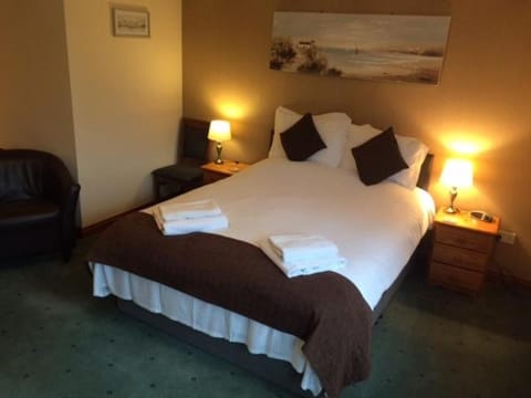 Crown House & Lodges B&B Bed and Breakfast in England