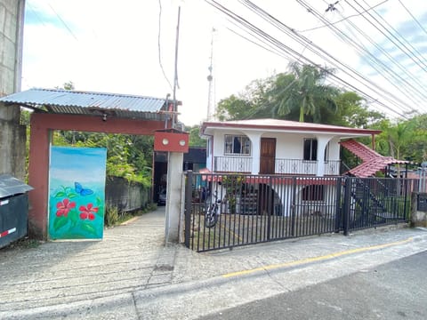 Blue Morpho House B&B Bed and Breakfast in Quepos