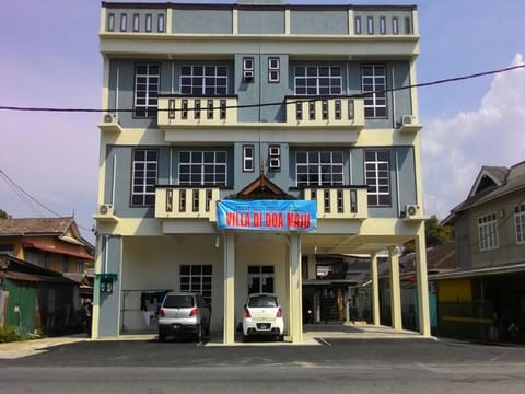 Facade/entrance, Neighbourhood