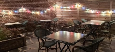 Patio, Lounge or bar