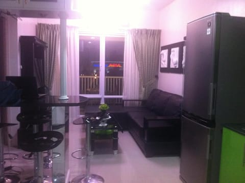 Sea Residences - Rheiyn apartment in Pasay