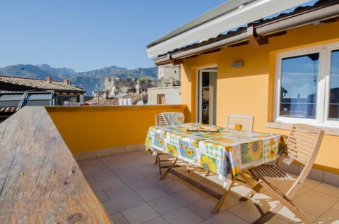 Nearby landmark, Spring, Neighbourhood, Balcony/Terrace, Autumn, On site