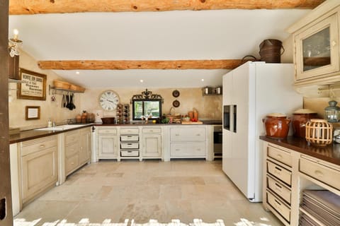 Communal kitchen, Swimming pool