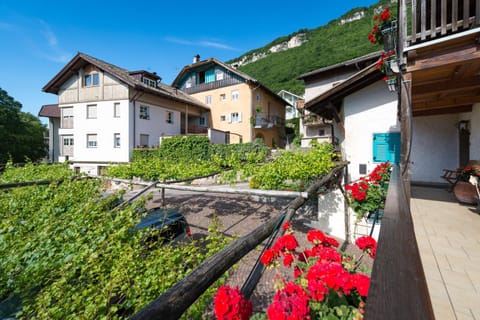Day, Neighbourhood, Balcony/Terrace