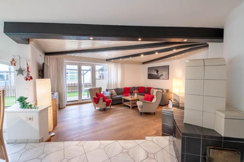 Communal lounge/ TV room, TV and multimedia, Living room, locker