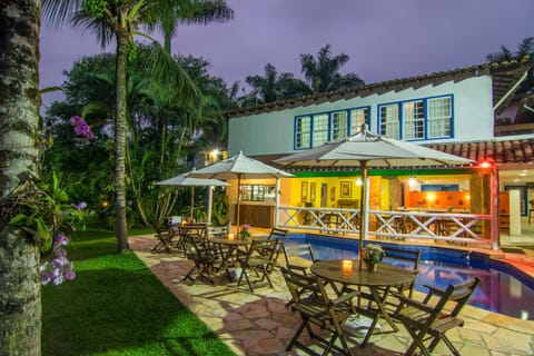 Property building, Garden, Lounge or bar, Swimming pool