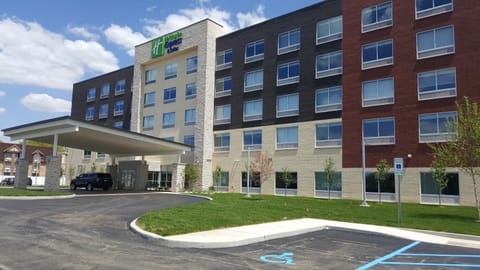 Holiday Inn Express & Suites Toledo West, an IHG Hotel Hotel in Toledo