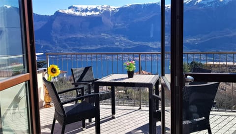 Balcony/Terrace, Lake view