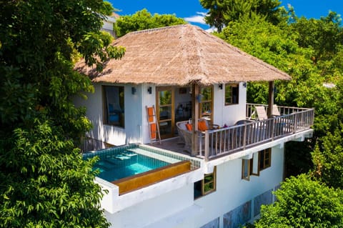 Balcony/Terrace, Photo of the whole room, Dining area, Pool view, Sea view, Swimming pool