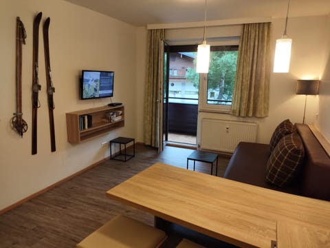 TV and multimedia, Living room, Dining area