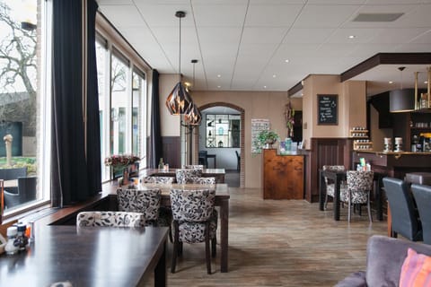 Restaurant/places to eat, Lobby or reception, Lounge or bar