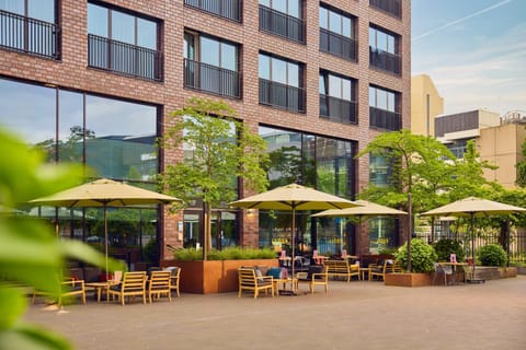 Property building, Restaurant/places to eat, Day, Garden