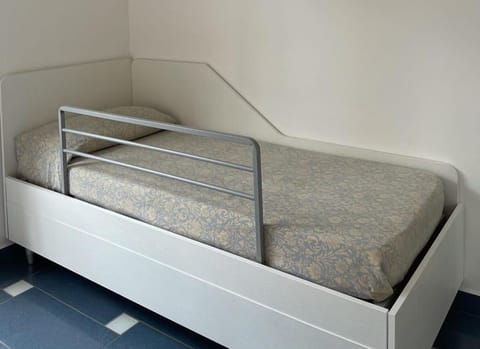 Bed, bunk bed