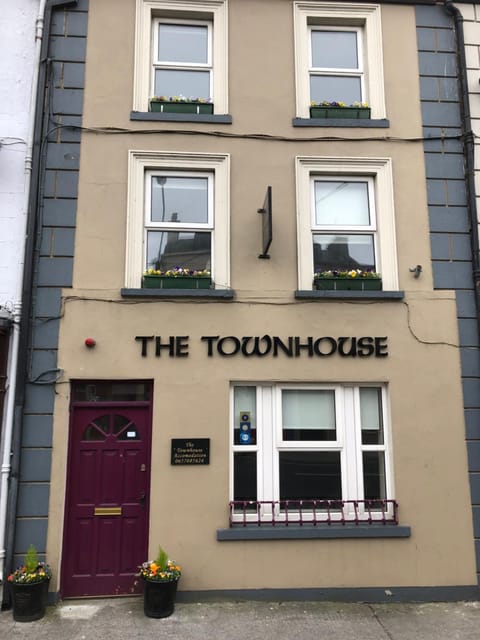 Property building, Day, Street view