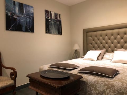 Bed, Photo of the whole room