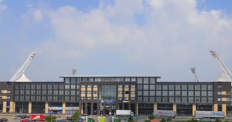 Facade/entrance
