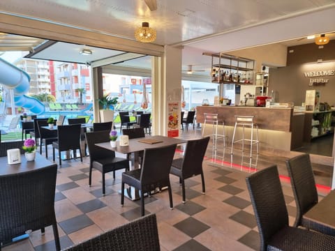 Restaurant/places to eat, Communal lounge/ TV room, Balcony/Terrace, Lounge or bar