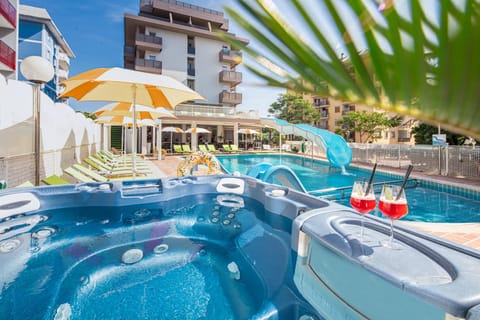 Hot Tub, Pool view