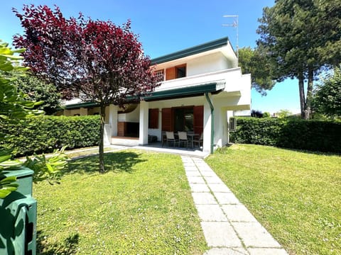 Facade/entrance, Summer, Garden