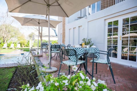 Property building, Patio, Garden, View (from property/room), Dining area, Garden view, Pool view