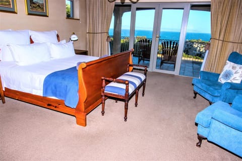 Photo of the whole room, Sea view