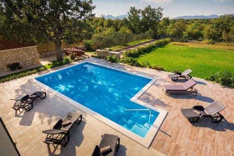 Garden view, Mountain view, Pool view