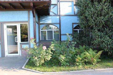 Facade/entrance, Garden