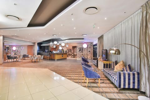 Restaurant/places to eat, Lobby or reception, Lounge or bar