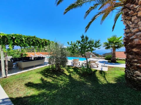 Seating area, Sea view, Swimming pool