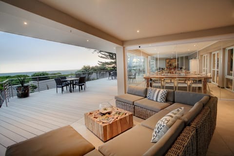 Abalone Guest Lodge Bed and Breakfast in Hermanus