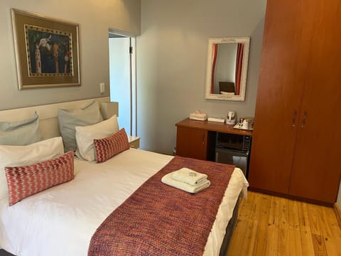 Cape Nelson Guest House Bed and Breakfast in Sea Point