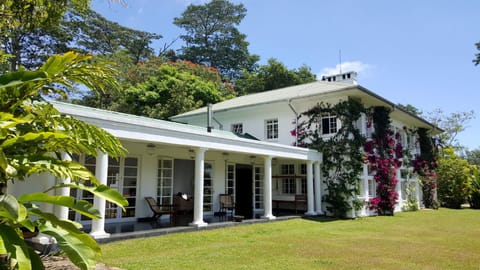 Property building, Facade/entrance, Garden, Garden view