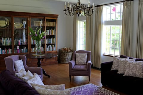 Library, Living room, Photo of the whole room, Seating area