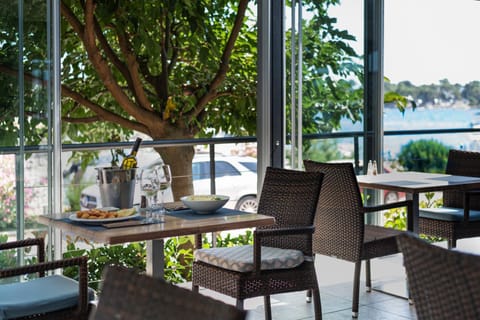 Balcony/Terrace, Food and drinks, Dining area