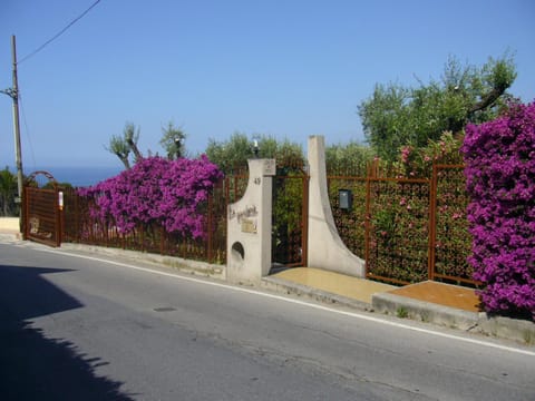 Le Gardenie da Fil Alojamiento y desayuno in Bordighera