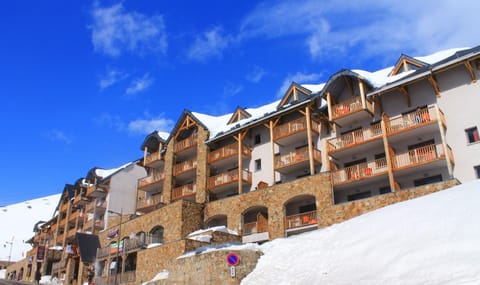 Facade/entrance, Winter