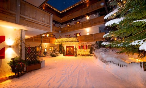 Facade/entrance, Winter