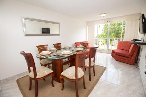 Living room, Decorative detail, Dining area, On site