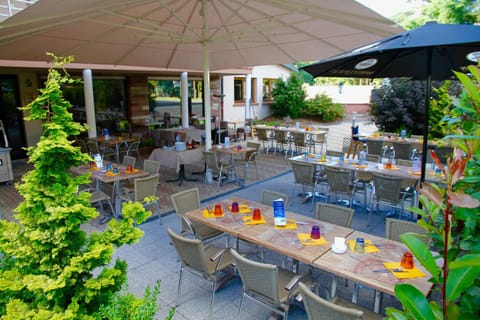 Patio, Restaurant/places to eat