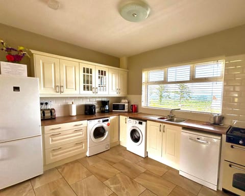 Coffee/tea facilities, dishwasher, microwave, oven, stove, toaster, washing machine, dryer, kitchen