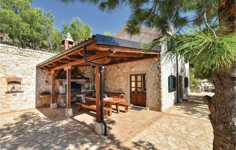 Stunning Home In Zastrazisce With Wifi House in Dubrovnik-Neretva County